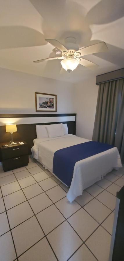 Full Moon Hotel & Restaurant 萨利纳斯 外观 照片