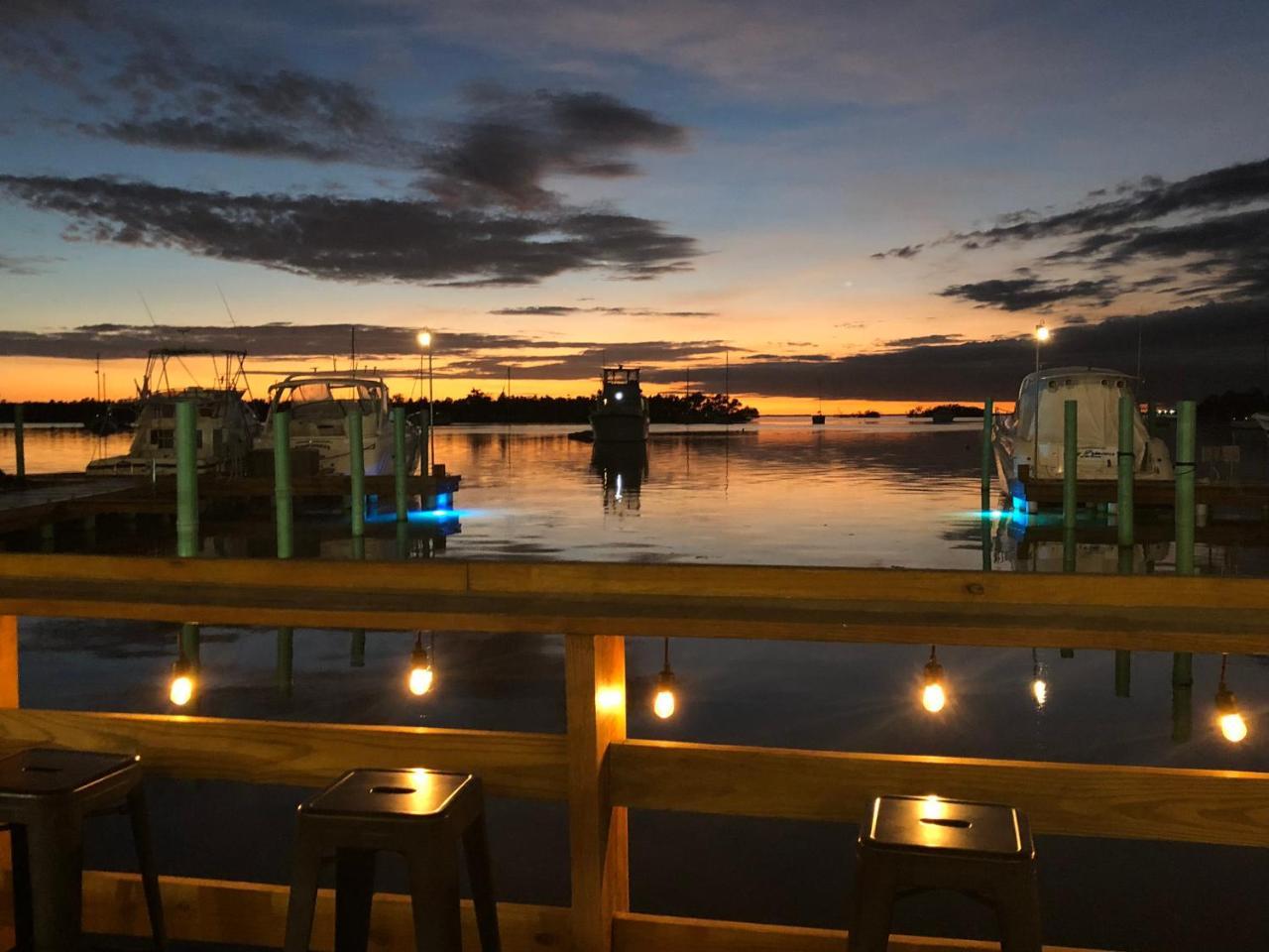 Full Moon Hotel & Restaurant 萨利纳斯 外观 照片